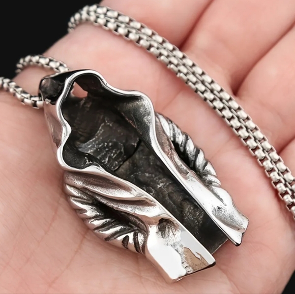 New! MEN'S Stainless & Titanium Steel Dark Wind Assassin Necklace. - Picture 4 of 5